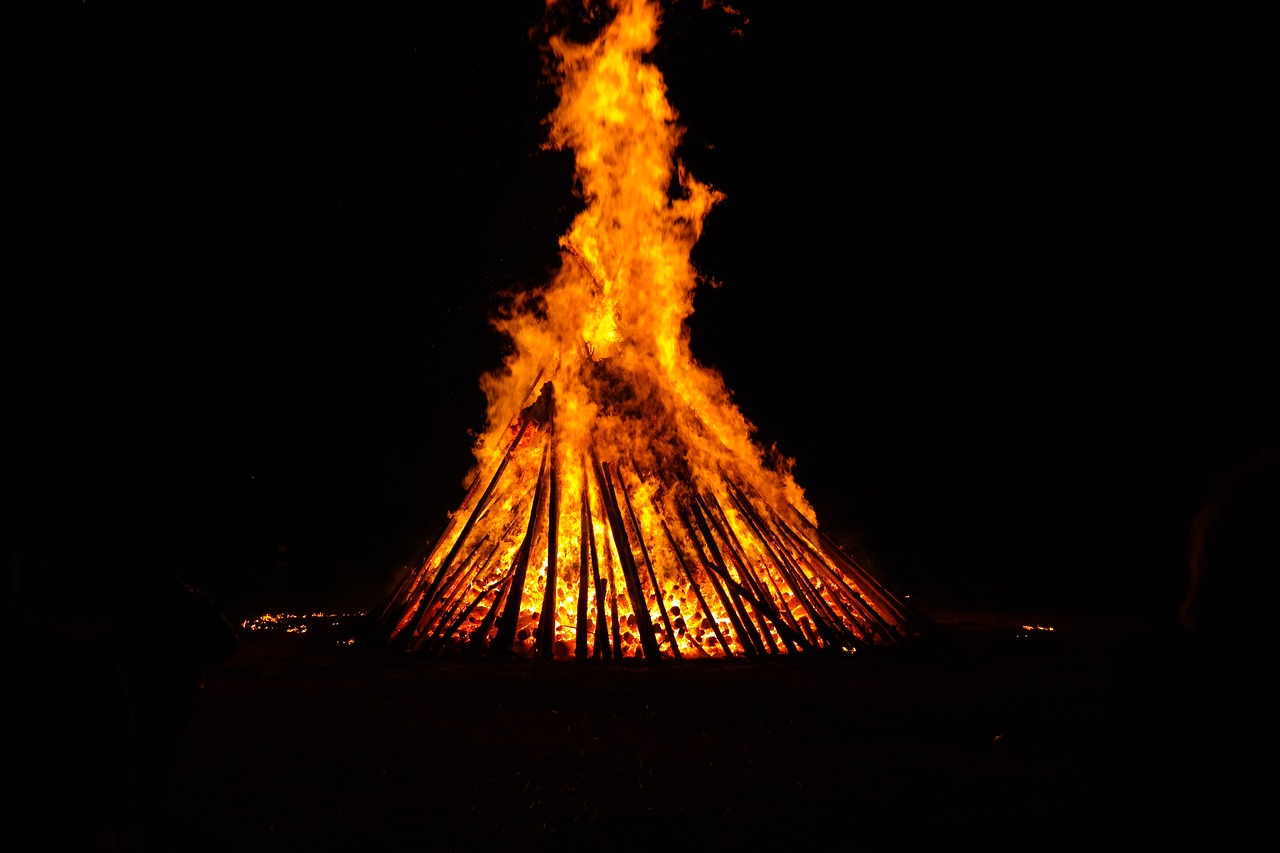 Lire la suite à propos de l’article Feu de Saint-Jean